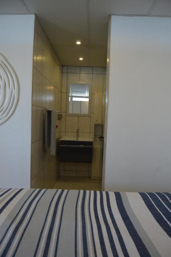 Accommodation Front - Classy 4 Sleeper With Ocean Views 다반 외부 사진